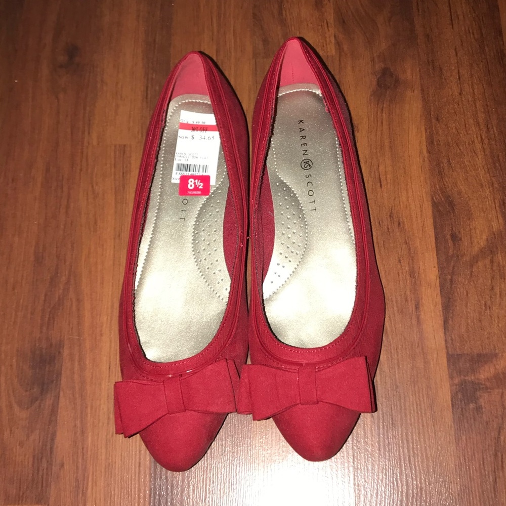 Karen Scott, red flats